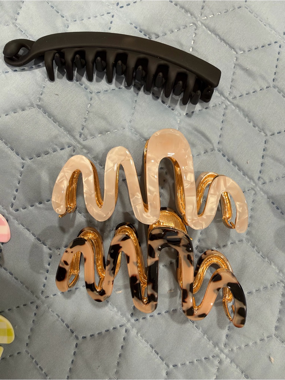 23 Assorted Clips - Picture 6 of 10